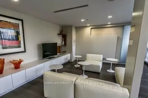 16 Brookers Lane Toronto ON M8V 0A5