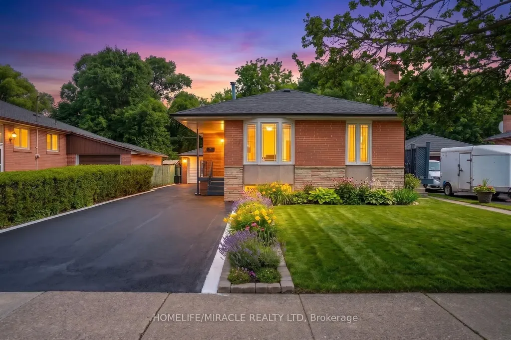 92 Taysham Crescent Toronto ON M9V 1X3