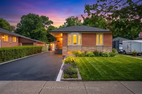 92 Taysham Crescent Toronto ON M9V 1X3