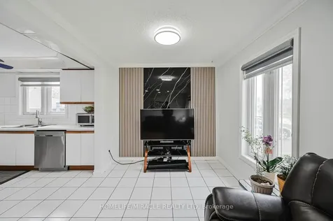 92 Taysham Crescent Toronto ON M9V 1X3