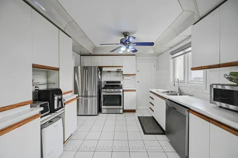 92 Taysham Crescent Toronto ON M9V 1X3
