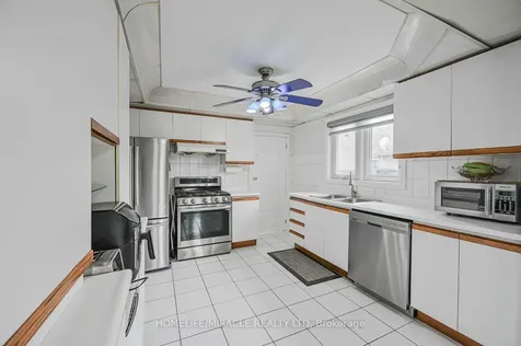 92 Taysham Crescent Toronto ON M9V 1X3