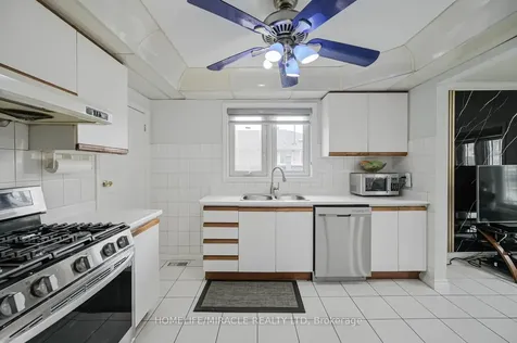 92 Taysham Crescent Toronto ON M9V 1X3