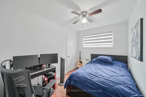 92 Taysham Crescent Toronto ON M9V 1X3