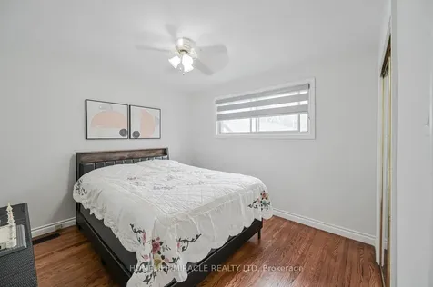 92 Taysham Crescent Toronto ON M9V 1X3