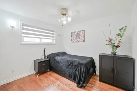 92 Taysham Crescent Toronto ON M9V 1X3