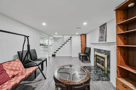 92 Taysham Crescent Toronto ON M9V 1X3
