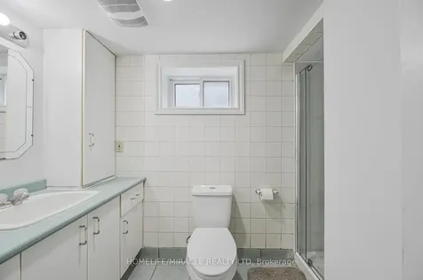 92 Taysham Crescent Toronto ON M9V 1X3