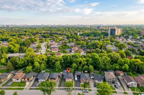 92 Taysham Crescent Toronto ON M9V 1X3