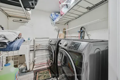 92 Taysham Crescent Toronto ON M9V 1X3