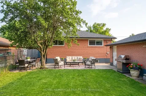 92 Taysham Crescent Toronto ON M9V 1X3