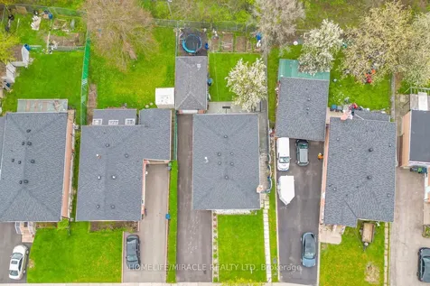 92 Taysham Crescent Toronto ON M9V 1X3