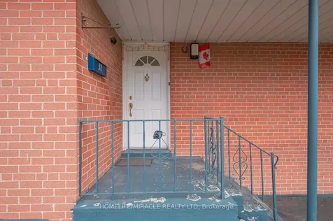92 Taysham Crescent Toronto ON M9V 1X3