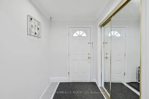 92 Taysham Crescent Toronto ON M9V 1X3