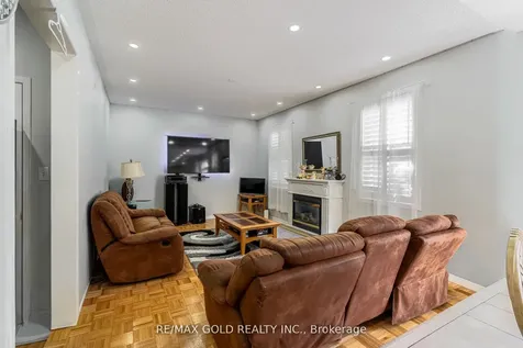 10 Sugarcane Avenue Brampton ON L6R 3C8
