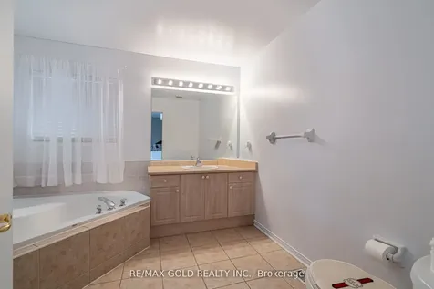 10 Sugarcane Avenue Brampton ON L6R 3C8