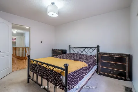 10 Sugarcane Avenue Brampton ON L6R 3C8