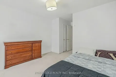 10 Sugarcane Avenue Brampton ON L6R 3C8