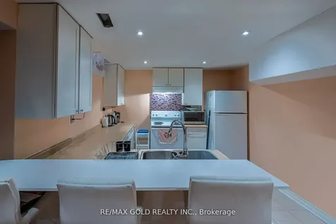 10 Sugarcane Avenue Brampton ON L6R 3C8