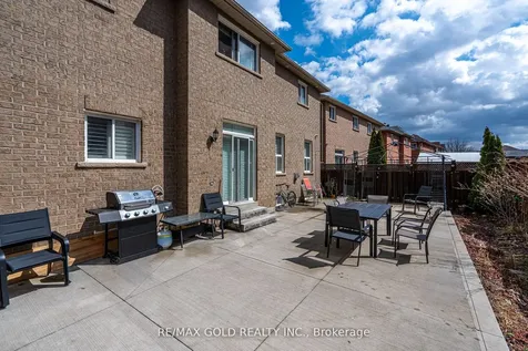 10 Sugarcane Avenue Brampton ON L6R 3C8