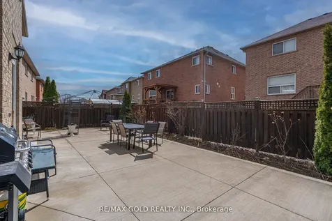 10 Sugarcane Avenue Brampton ON L6R 3C8