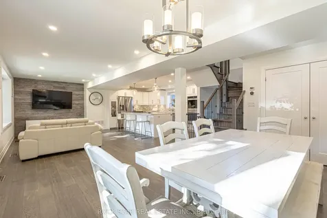 2055 Courtland Crescent Mississauga ON L4Y 1V1