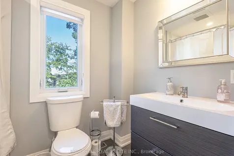 2055 Courtland Crescent Mississauga ON L4Y 1V1