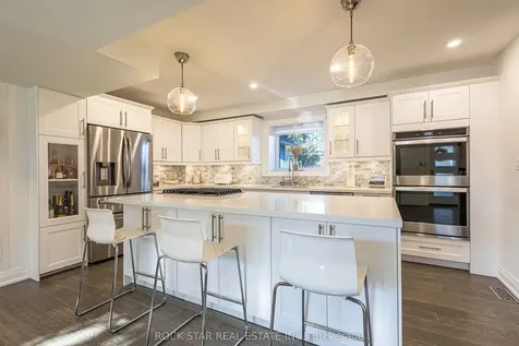 2055 Courtland Crescent Mississauga ON L4Y 1V1