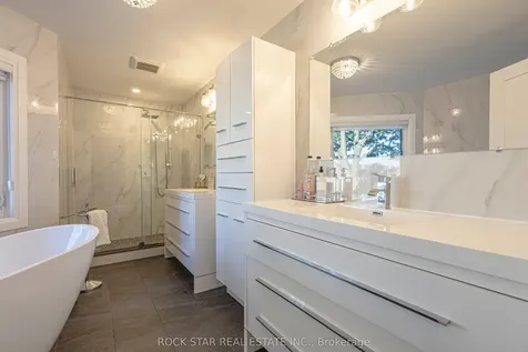 2055 Courtland Crescent Mississauga ON L4Y 1V1