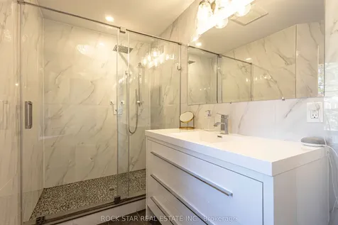 2055 Courtland Crescent Mississauga ON L4Y 1V1