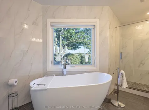 2055 Courtland Crescent Mississauga ON L4Y 1V1