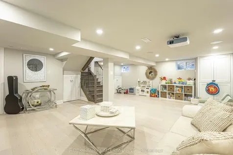 2055 Courtland Crescent Mississauga ON L4Y 1V1