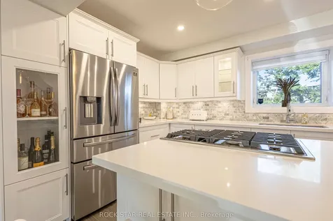 2055 Courtland Crescent Mississauga ON L4Y 1V1