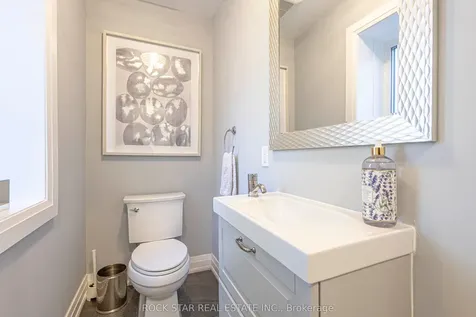 2055 Courtland Crescent Mississauga ON L4Y 1V1