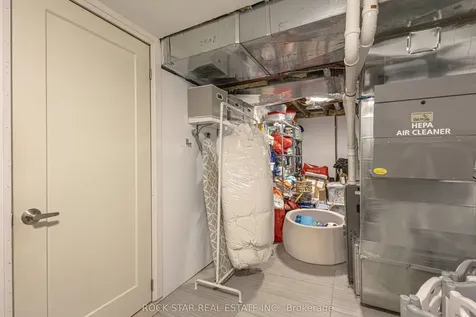 2055 Courtland Crescent Mississauga ON L4Y 1V1