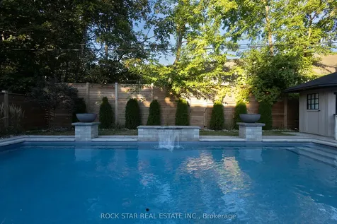 2055 Courtland Crescent Mississauga ON L4Y 1V1