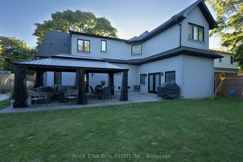 2055 Courtland Crescent Mississauga ON L4Y 1V1