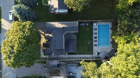 2055 Courtland Crescent Mississauga ON L4Y 1V1
