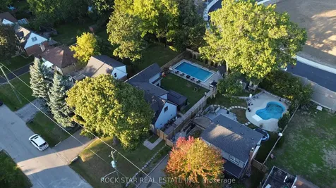 2055 Courtland Crescent Mississauga ON L4Y 1V1