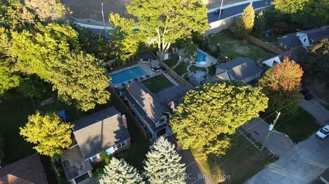 2055 Courtland Crescent Mississauga ON L4Y 1V1