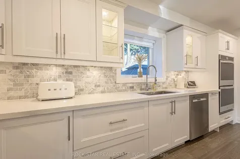 2055 Courtland Crescent Mississauga ON L4Y 1V1