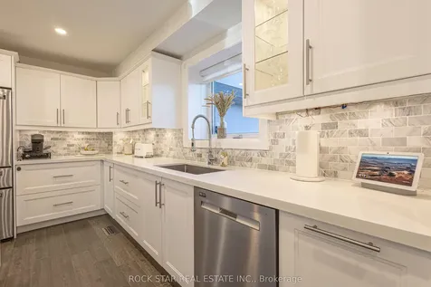 2055 Courtland Crescent Mississauga ON L4Y 1V1