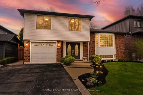 694 Mullin Way Burlington ON L7L 4J7