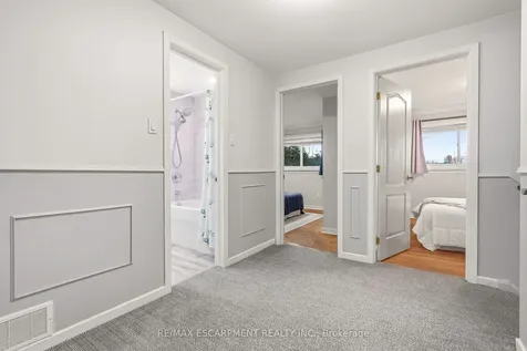 694 Mullin Way Burlington ON L7L 4J7