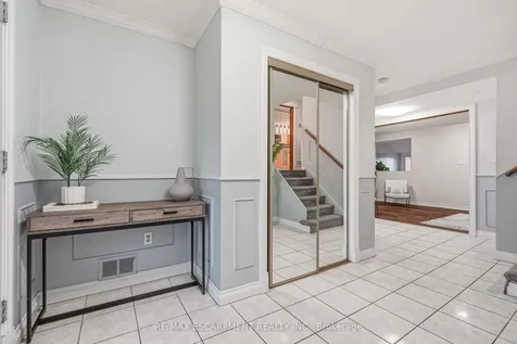 694 Mullin Way Burlington ON L7L 4J7