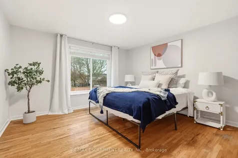 694 Mullin Way Burlington ON L7L 4J7