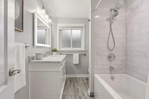 694 Mullin Way Burlington ON L7L 4J7