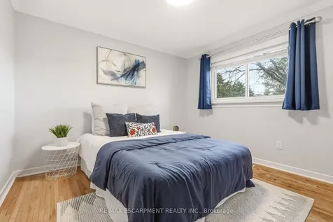 694 Mullin Way Burlington ON L7L 4J7