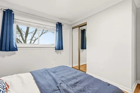 694 Mullin Way Burlington ON L7L 4J7