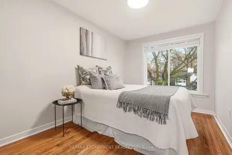 694 Mullin Way Burlington ON L7L 4J7
